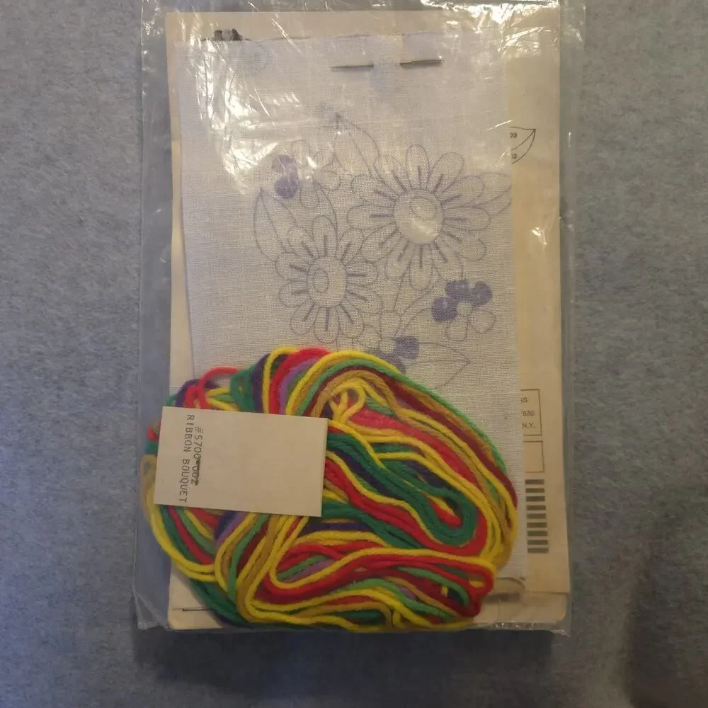 Fruit of the Loom Creative Stitchery Kit‎ Ribbon Bouquet #5700-002 Vintage 1970s